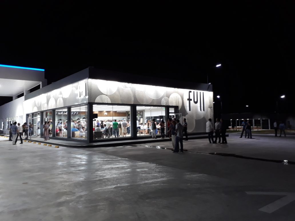 Foto de obra: YPF Concepción del Uruguay: Iluminación Integral para Estación de Servicio y Estacionamiento de Camiones